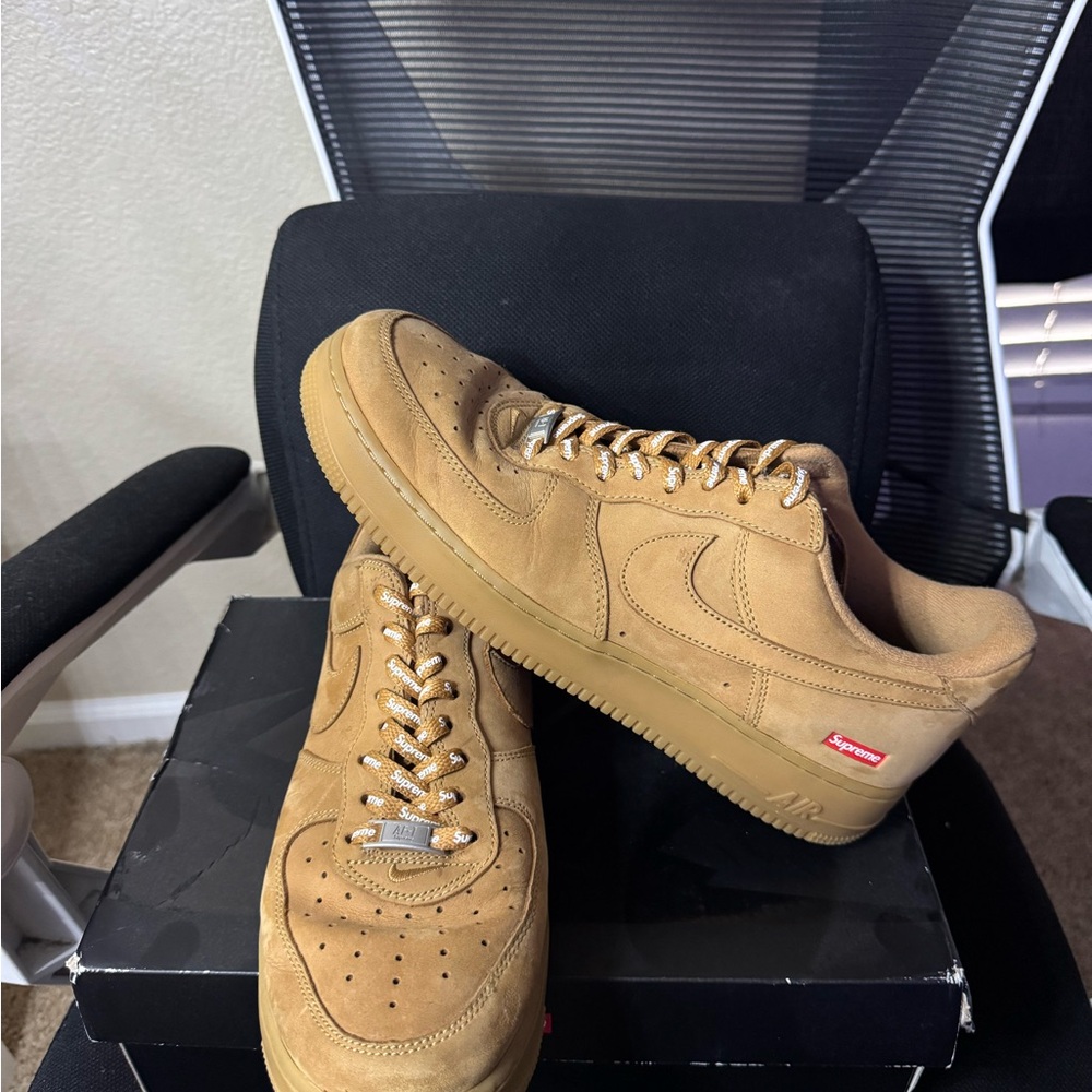 Men's Supreme Nike Air-Force 1 brown Sneakers